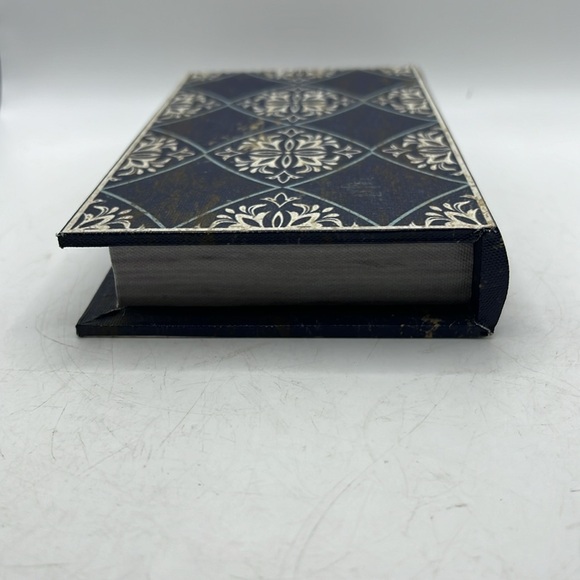 Retro Book Hidden Trinket Box Holder Case Decor - Picture 7 of 11